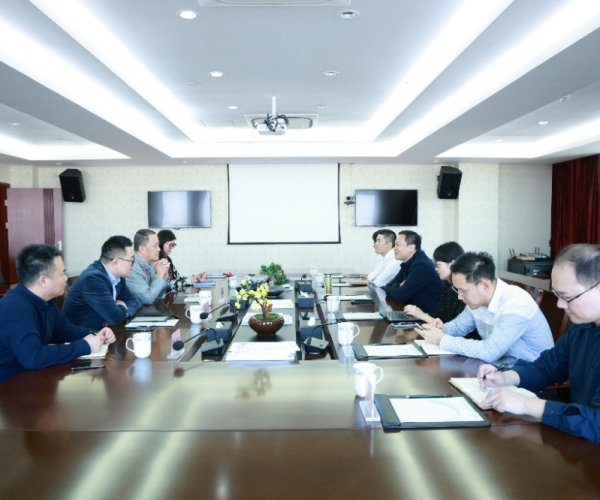 嘉兴经济手艺开发区管委会钱慧副主任率队来访