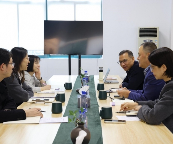 体贴眷注落实处，，，政企同心营生长