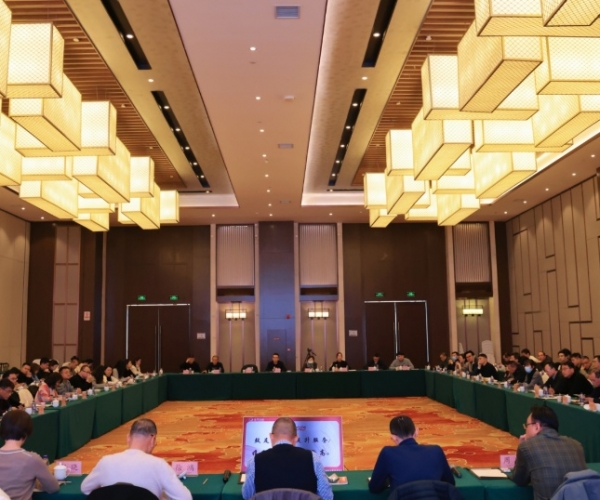 奋进2025丨尊龙时凯丝绸工贸生长聚会聚焦新程